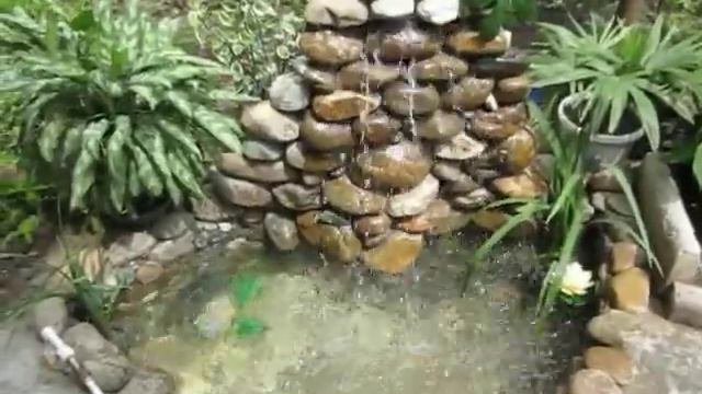 Водопад во дворе.