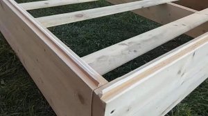 Большая кровать из досок
