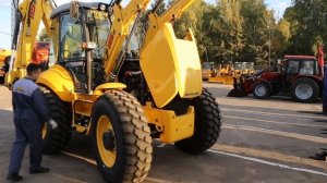 Обзор экскаватора погрузчика New Holland B115B