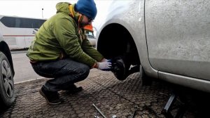 Первое видео на канале. Замена тормозных колодок Toyota Passo