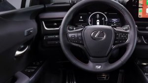 Первый взгляд: Обзор Lexus UX300h 2025 года