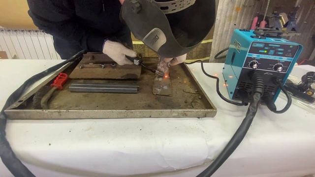 Какой сварочный аппарат выбрать? ВАРИМ БЕЗ ГАЗА сварочным полуавтоматом HANTEL MIG 220 ОБЗОР