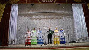 Народный коллектив вокальная группа "Радуга". Песня "Я лечу над Россией".