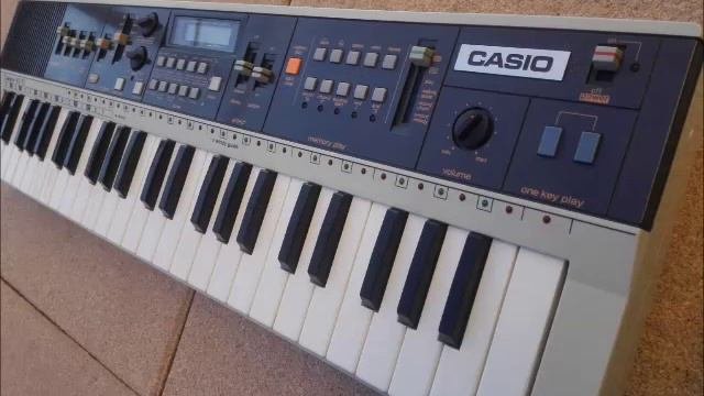 Casio, Casiotone, MT-70, Vintage Mini Keyboard With Analog Drums! Sounds & Rhythms