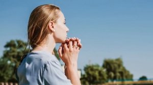 Она помогла ему, а позже все были шокированы, узнав кем он ей приходится…