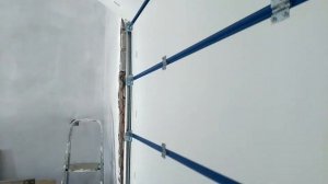 Как установить секционные ворота в гараж по русски.