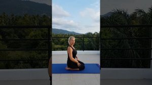 "ВАДЖРАСАНА" - поза АЛМАЗА - запускаем пищеварение после плотного обеда.