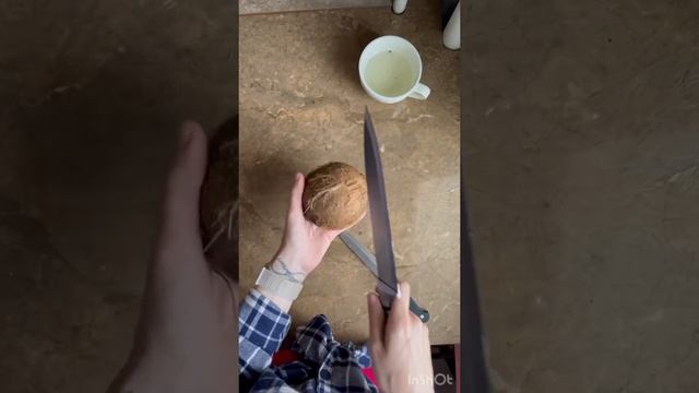 Как очистить кокос дома смотреть онлайн