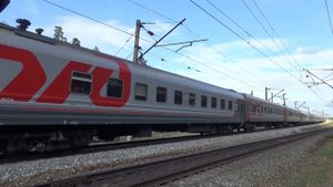 Электровозы ЭП1М-427 и ЭП1М-786 с пассажирским поездом