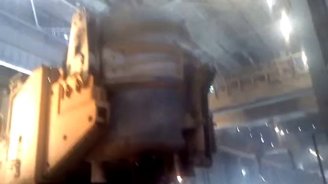 Процесс производства стальной заготовки на электросталеплавильном заводе