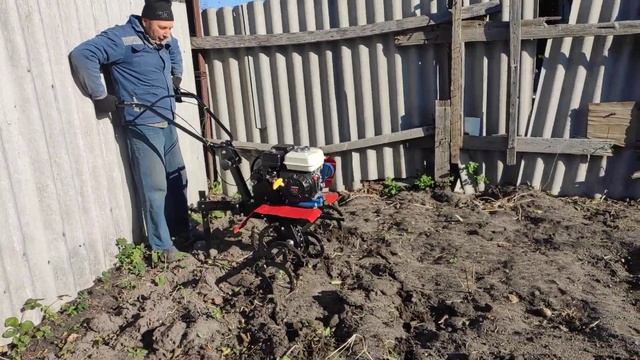 Работа мотоблока Ока с фрезами Целина смотреть онлайн