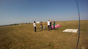 Первый прыжок с парашюта типа "крыло".Прямо в цель =)