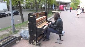 Гениальный уличный музыкант - Кирилл Костюковский . г.Киев, Украина