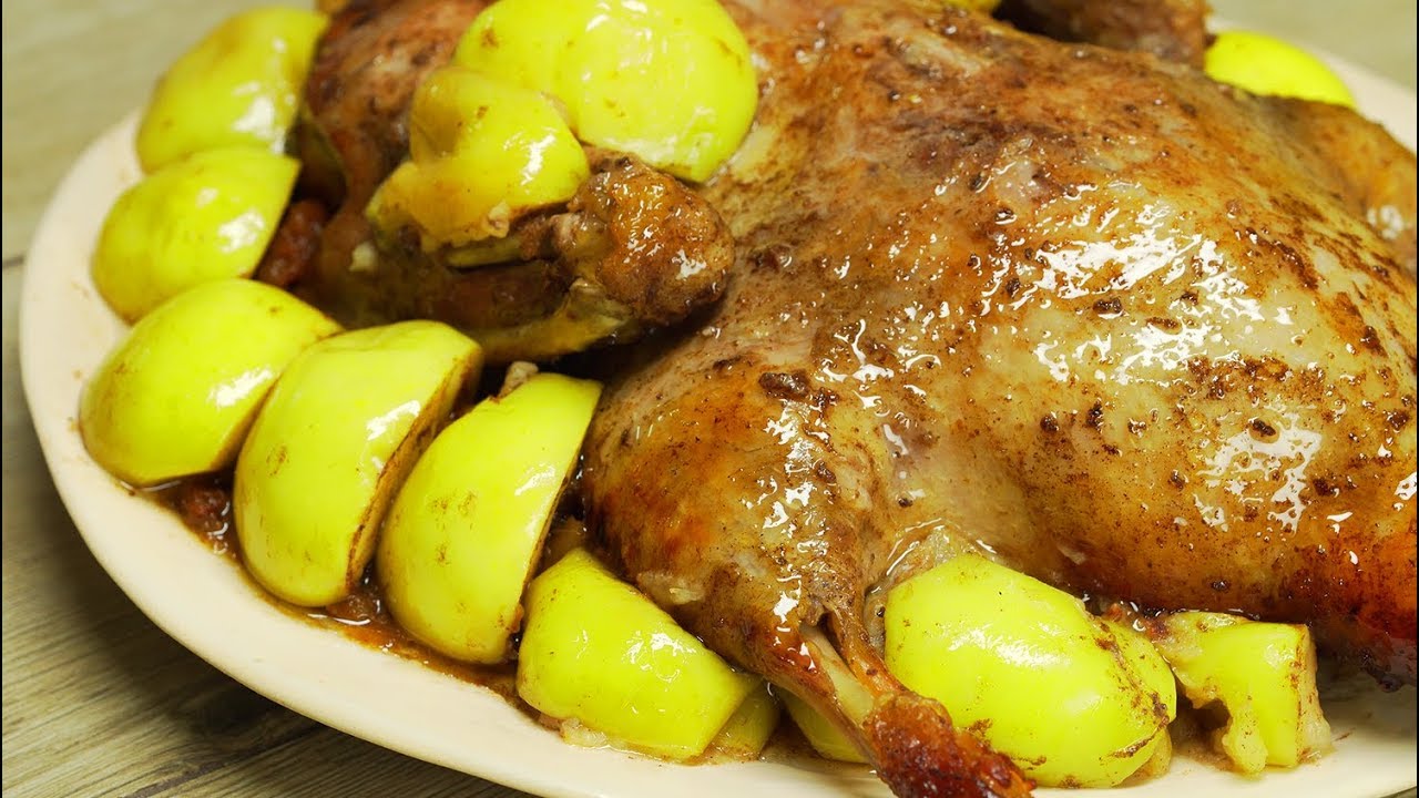Утка запеченная с яблоками. Блюдо для праздника.