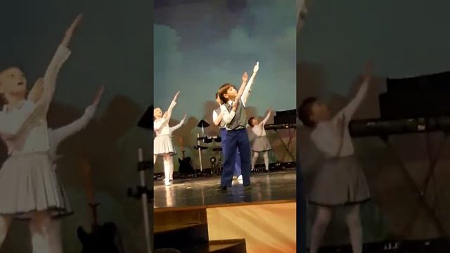 Танцевальный ансамбль "Радуга". "Я рисую на окне". Станислав Аханов смотреть онлайн