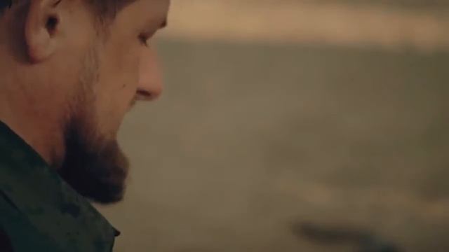 Змея пыталась укусить Кадырова смотреть онлайн