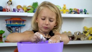 КАК СДЕЛАТЬ #АНТИСТРЕСС ДОМА СВОИМИ РУКАМИ - Маленькая Вера - Эксперимент для детей