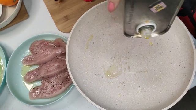 Стейк из индейки  с апельсиновым соусом и лапшой из кабачков Gala Kitchen Кулинарный канал смотреть онлайн