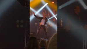 SHAMAN Мед. Завораживающее выступление Шамана, пластика-огонь! @SHAMAN