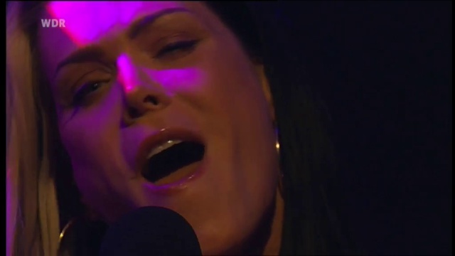 Beth Hart--CRASHING DOWN