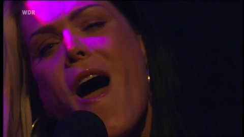 Beth Hart--CRASHING DOWN