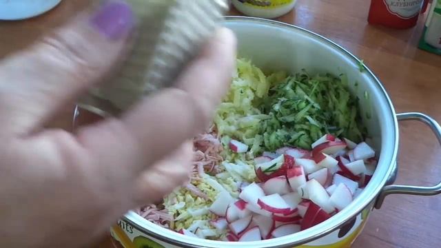 КАК ПРИГОТОВИТЬ ОКРОШКУ//Очень ВКУСНАЯ ОКРОШКА на кефире//Окрошка с колбасой//TASTY DYE//кухня СССР