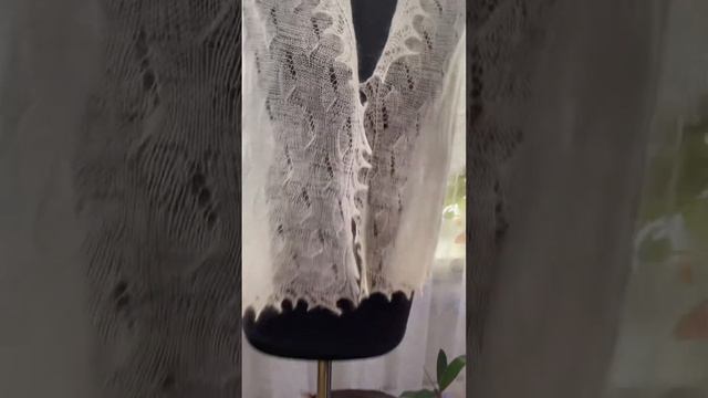 Мягкие, теплые и очень красивые паутинки и палантины из местного пуха смотреть онлайн