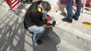 Видео тестирование отрезных кругов по металу ЗАК Луга Атаман Сталь