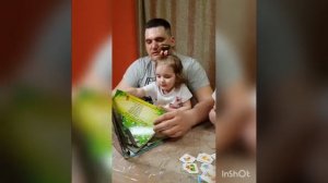 Папа читает детям сказку КОЛОБОК