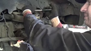 Toyota Hilux Surf -130 Установка проставок под верх шаровые и реставрация рулевого маятника .