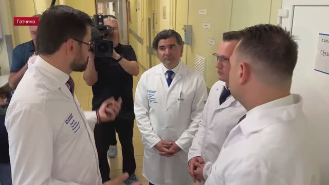 Александр Жарков и Дмитрий Гарцев навестили енакиевцев, проходящих лечение в Гатчинской КМБ