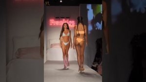 Песенка Ла Ла Ла (ремикс)-Девушки в бикини