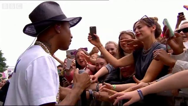 Pharrell Williams - Happy (BBC Radio 1's Big Weekend 2014)