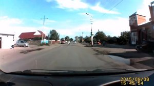 Беспечная мамаша с коляской