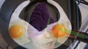 Я яйца варила, я мужа кормила.