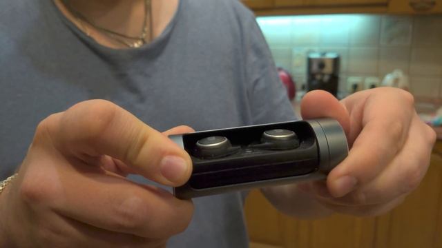 TWS-наушники CGPods: открытие кейса-цилиндра смотреть онлайн