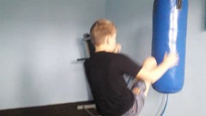 Отрабатывать удар на груши