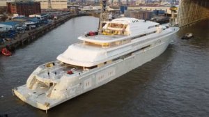 Nach Großfeuer: Superjacht-Ersatz "Opera" macht in Bremen fest