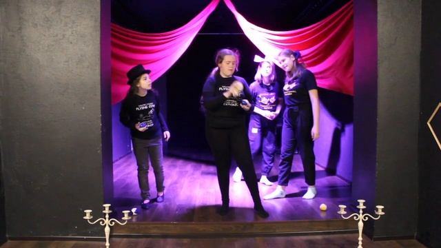 Театральная студия FLYING COW - Сказки Д. Крюсса: Рыцарь Зеленжуть и Чернильный маг смотреть онлайн