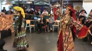 Андижанская полька на празднике в Москве.  Andijon polkasi, uzbek dance.
