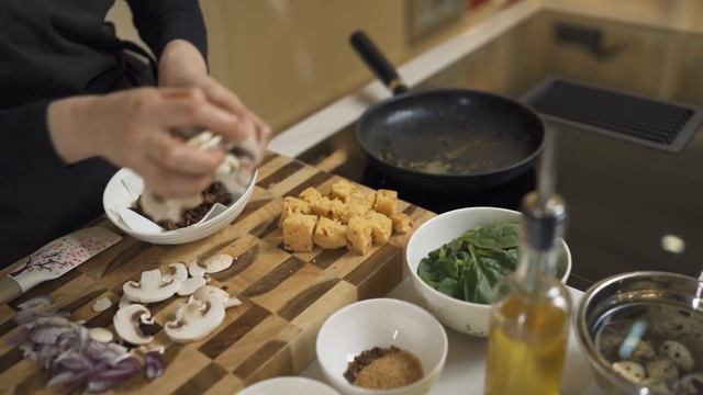 Сногсшибательно вкусный салат, который сводит с ума! смотреть онлайн