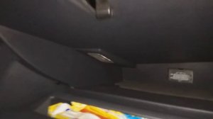 Замена лампы вещевого ящика (бардачка) на светодиодную плату в Renault Duster, Logan , Sandero