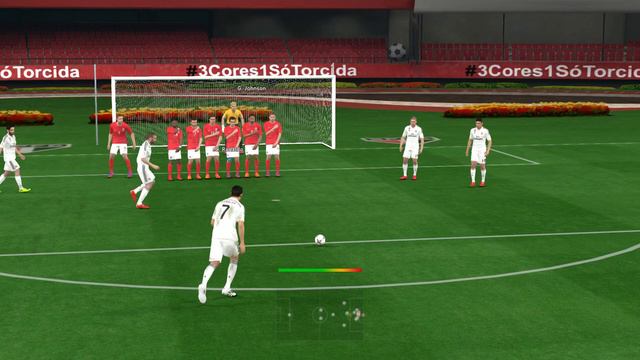 تعليم طريقة تسديد الركلات الحرة , أسهل طريقة | Pes 2015 смотреть онлайн