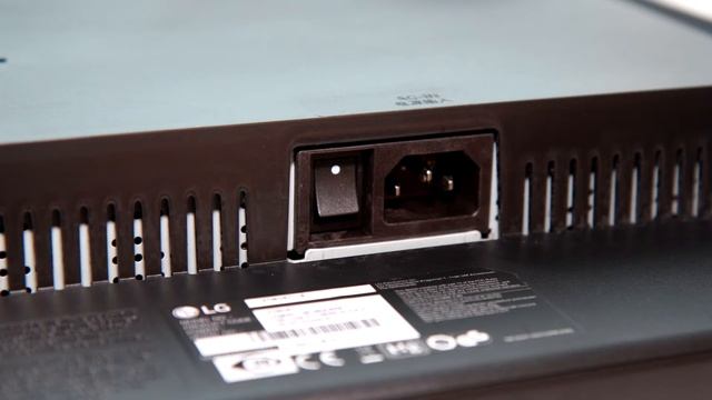 LG 27MU67 UHD monitor unboxing смотреть онлайн