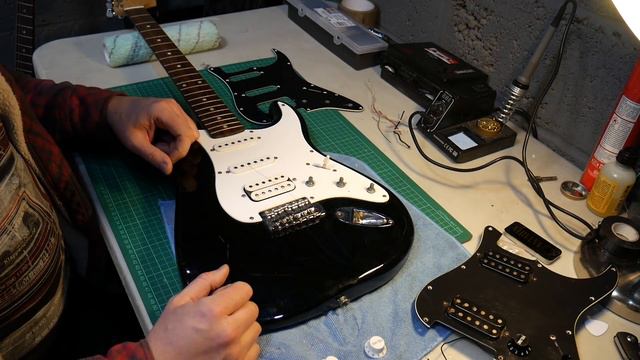 Building Kurt Cobain VANDALISM STRAT On A Budget Part 1 смотреть онлайн