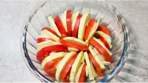 Кабачки с помидорами под сырной корочкой - вкусный овощной гарнир