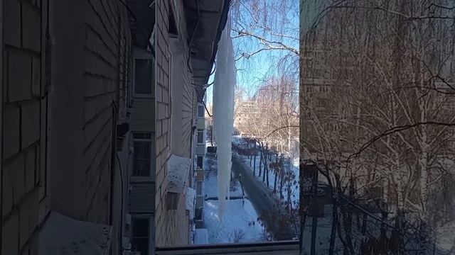 Сосулька на Веденяпина в Нижнем Новгороде