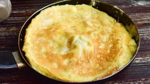 Яичный рулет с сыром и морковью