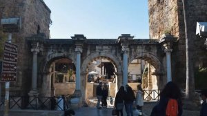 Üç Kapılar (Hadrian Gate)