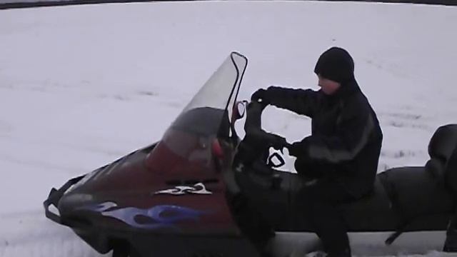 РЫСЬ --сын учится ездить на снегоходе смотреть онлайн